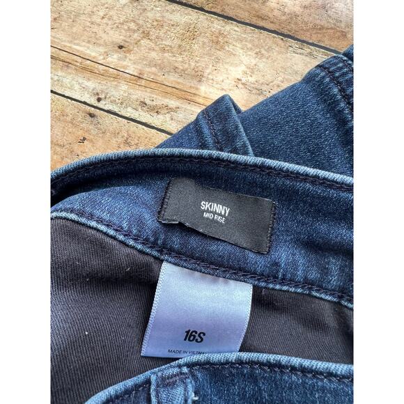 Express Mid Rise Dark Wash Supersoft Skinny Jeans Color: Dark Wash 16 Short - Picture 8 of 11